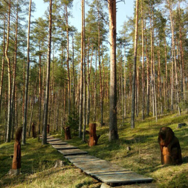 Šarkiškių skulptūrų takas (Joniškis, Vilniaus raj.)