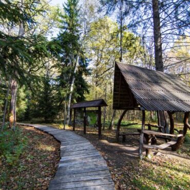 Dūkštų Ąžuolyno pažintiniu taku (Dūkštos, Vilniaus raj.)